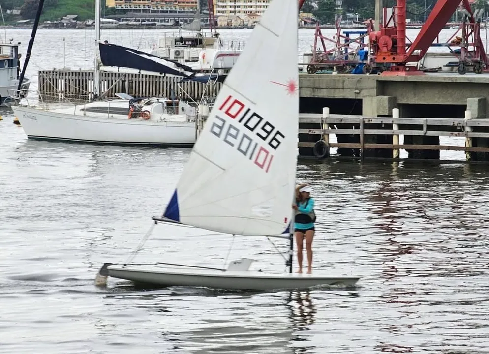 A quarta edição da Regata D’Elas movimentará as águas da Baía de Guanabara neste sábado (10), em Niterói