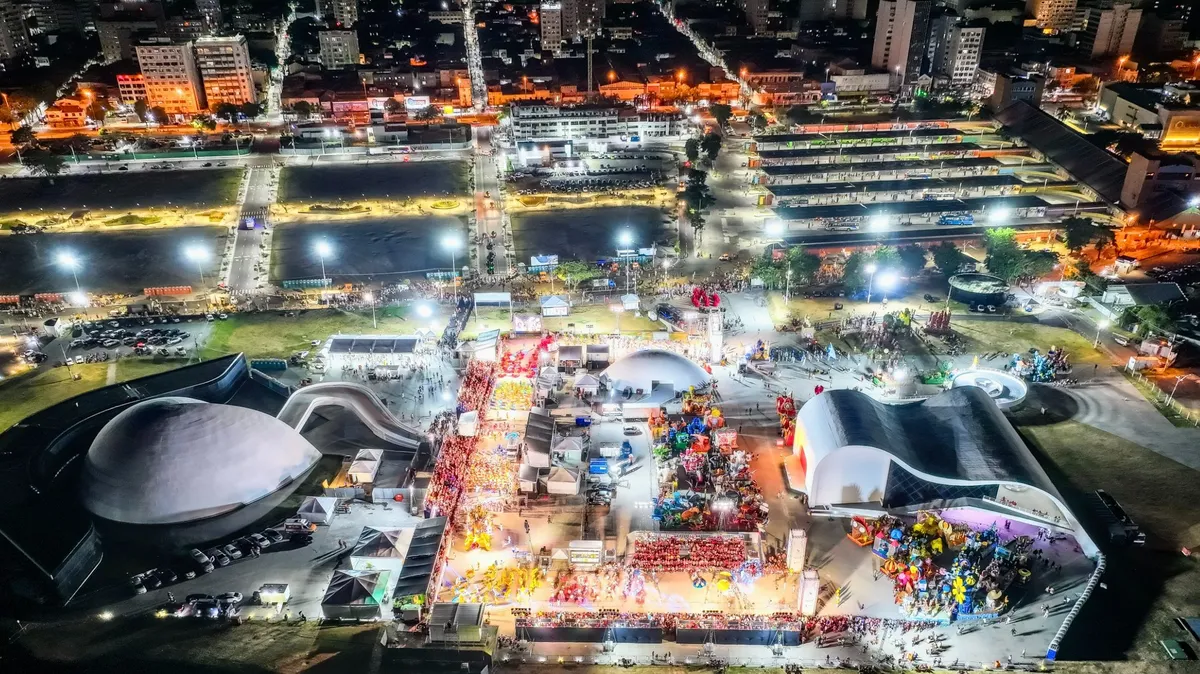 Uma das prioridades para o Carnaval de 2026 é que a pista de desfile seja em linha reta no Caminho Niemeyer