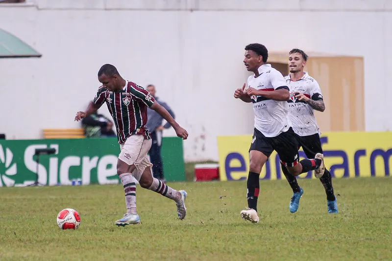 Jogo aconteceu no Estádio Zezinho Magalhães, Jaú, SP - Brasil