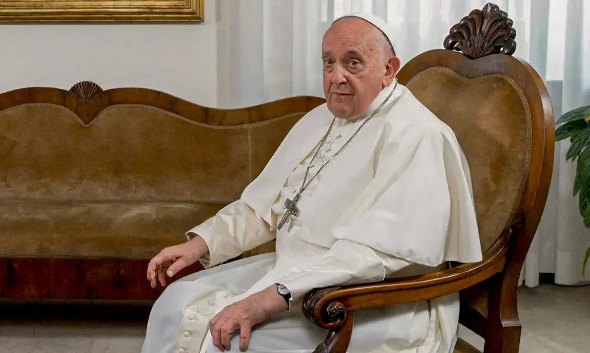 O Papa Francisco está internado há um mês com pneumonia bilateral