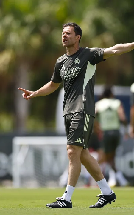 Xabi Alonso elogia clubes brasileiros no Mundial e critica eurocentrismo no futebol