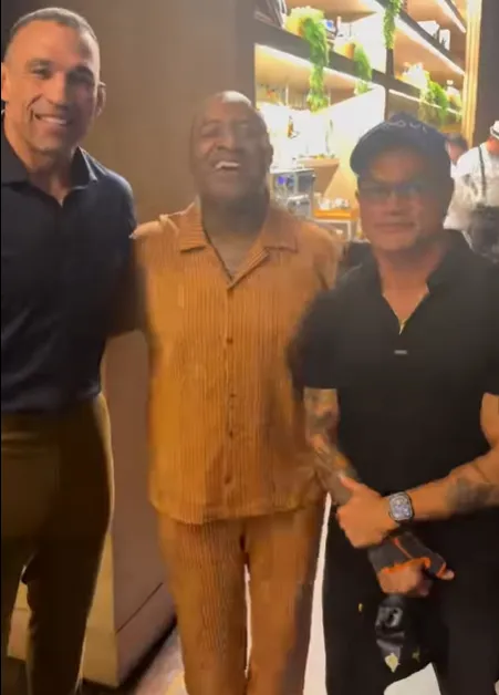 O encontro aconteceu na noite de sábado (11) em evento da UFC