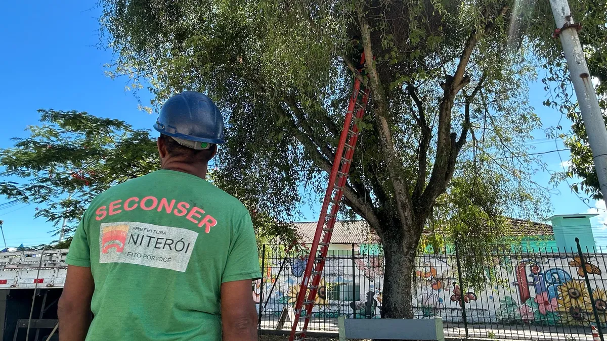 Ações de revitalização começam a ser feitas na Praça Enéas de Castro, no Barreto