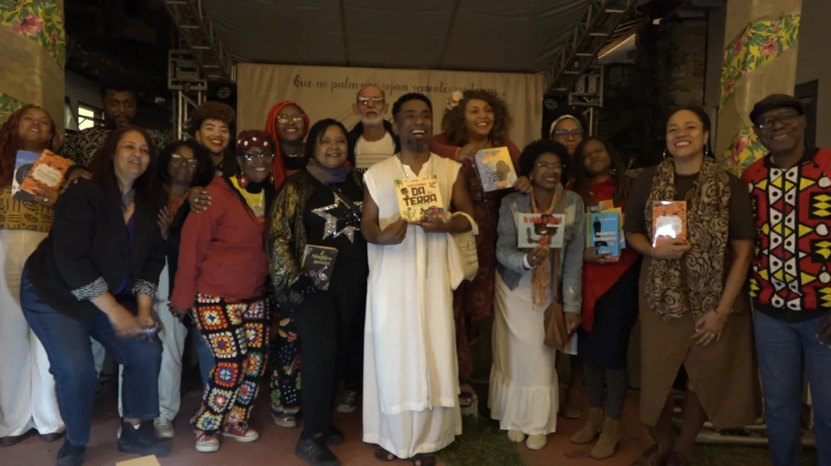 Autores de São Gonçalo, Niterói e de outras regiões do Rio declamaram versos e textos inspirados pela herança afro na cultura literária do país