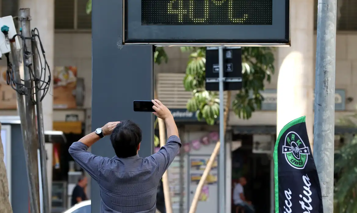 Altas temperaturas devem permanecer até quarta-feira (22)