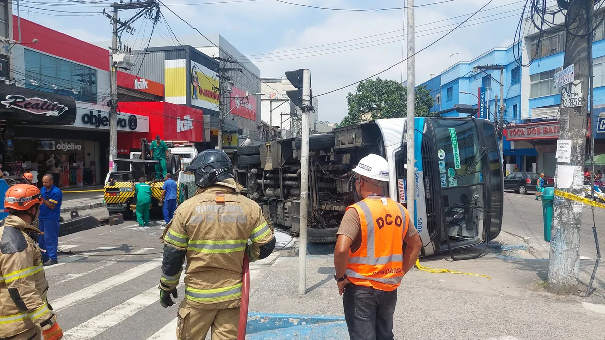 Acidente aconteceu na Avenida Alfredo Backer, por volta de 7h38