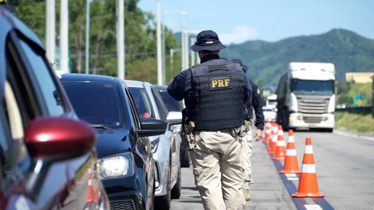 Foram recuperados 24 veículos roubados e registradas 25 ocorrências de crimes de trânsito