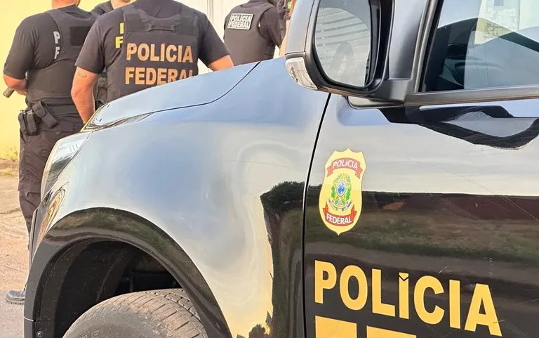 Policiais federais cumprem dois mandados de prisão preventiva e sete mandados de busca e apreensão