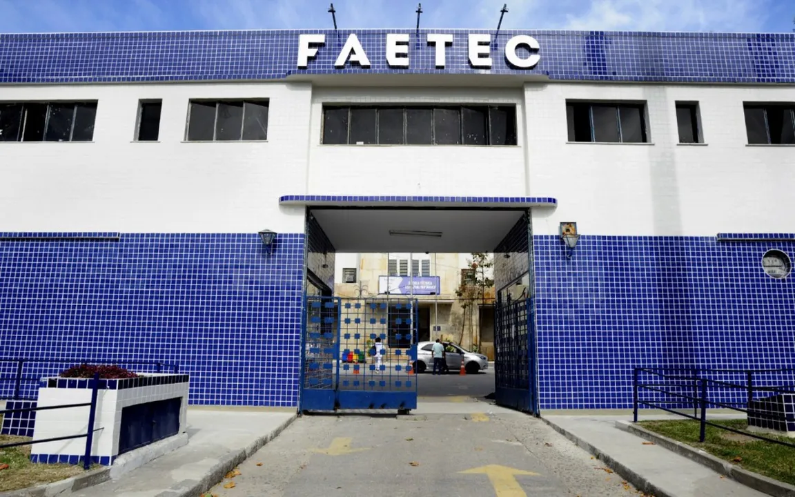 As aulas foram suspensas porque as salas de aula ficam próximas do Morro da Saçu