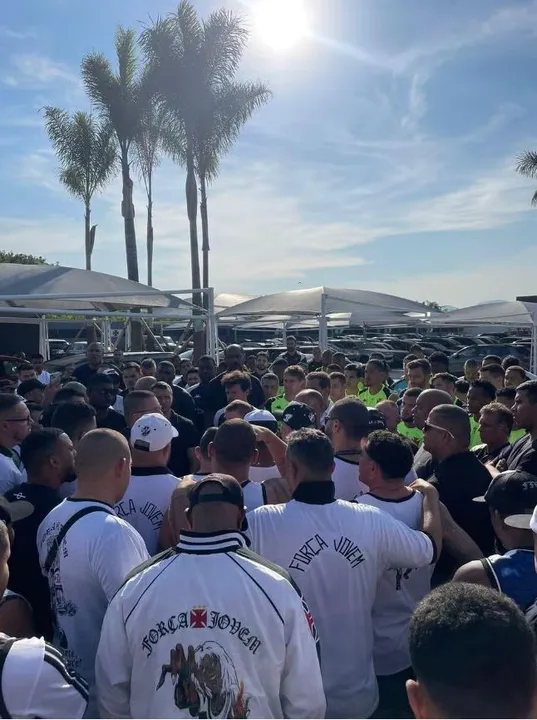 Organizada do Vasco esteve no CT para reclamar das atuações do time