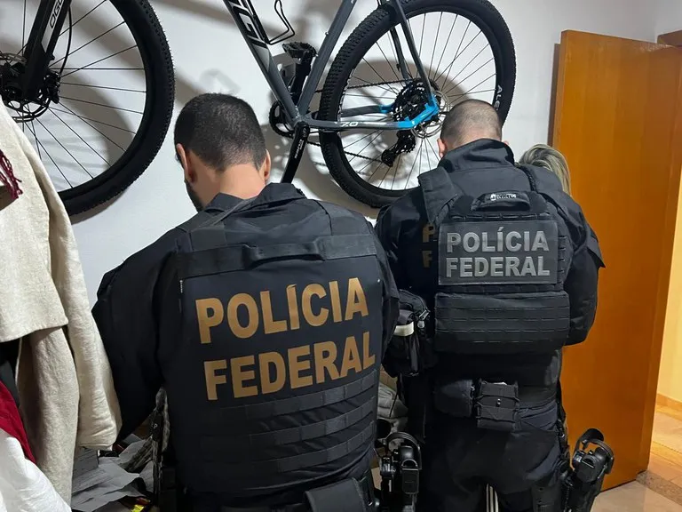 As ordens judiciais em questão foram expedidas pela 8ª Vara Federal Criminal do Rio de Janeiro