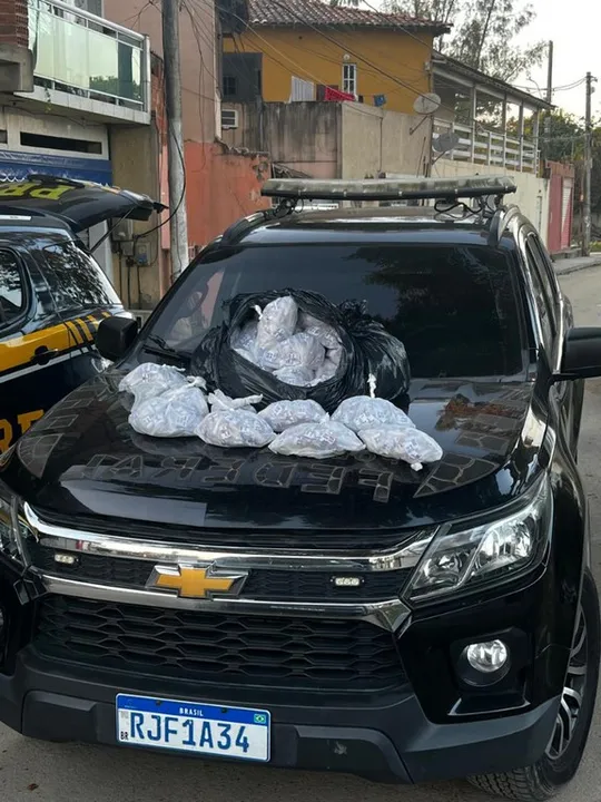 Após a apreensão, a carga ilícita foi encaminhada à Delegacia de Polícia Federal em Macaé