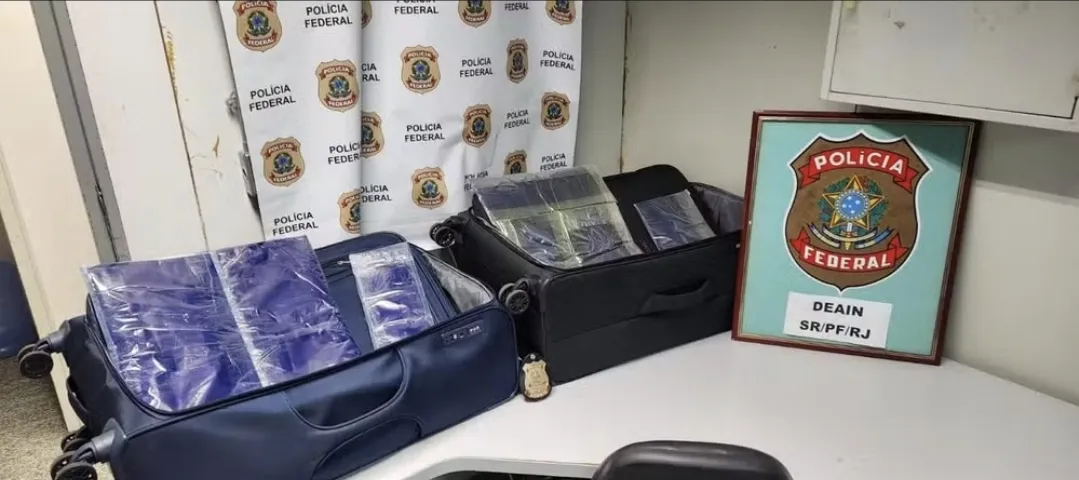 Criminosos despachou droga em duas malas