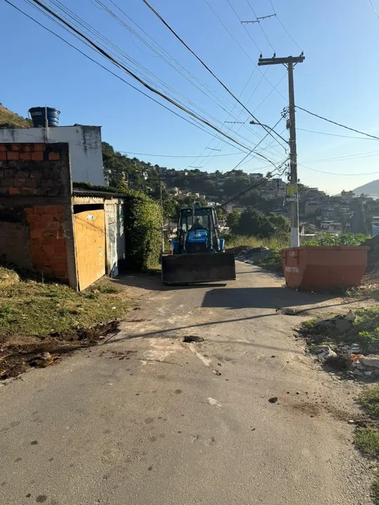 Com a via desobstruída, a circulação foi restabelecida, promovendo maior segurança e mobilidade para os moradores
