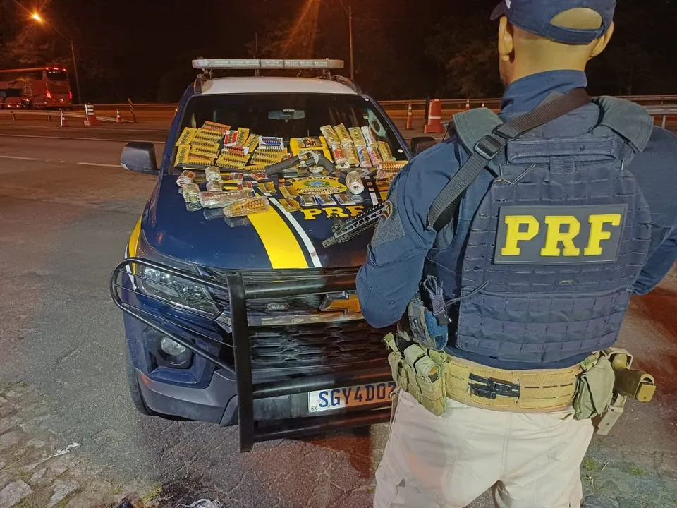 Material apreendido por agentes da Polícia Rodoviária Federal