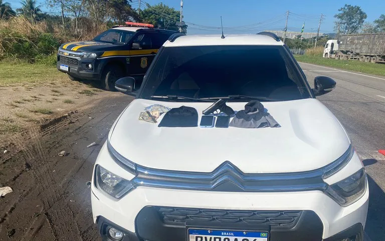 O carro possuía sinais de adulteração nos elementos de identificação