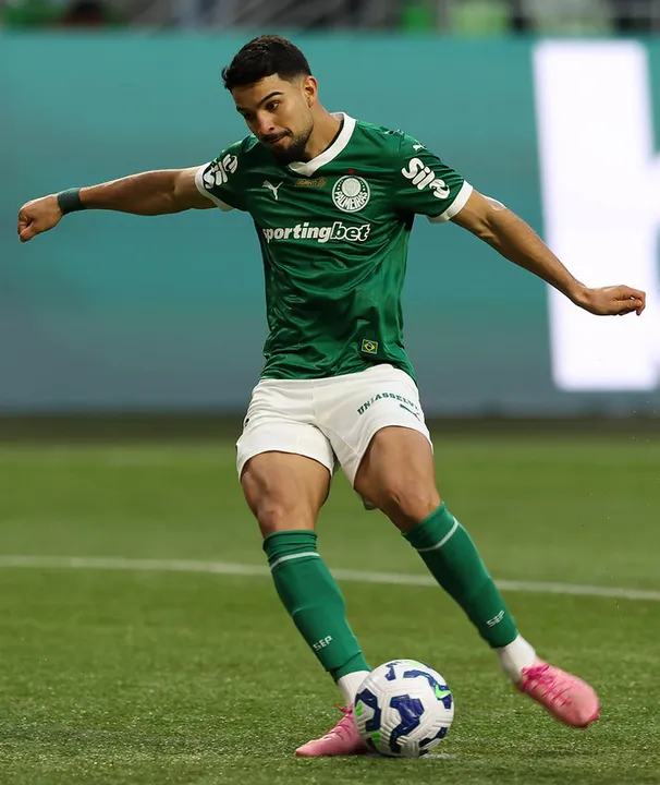 Flaco López marcou dois gols e ainda deu uma assistência na partida