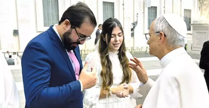 A bênção dos recém-casados é uma tradição da Igreja Católica dada pelo Papa durante as audiências gerais no Vaticano