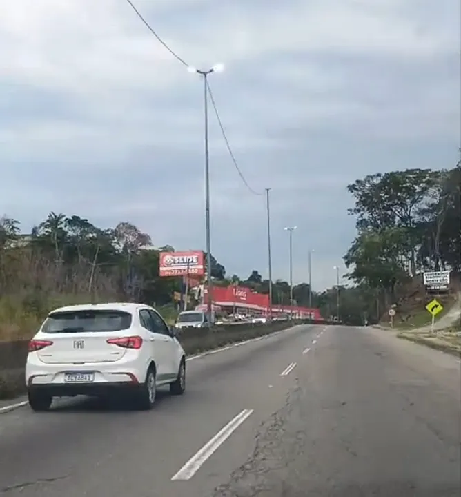 Lâmpadas não acendem e ficam piscando de forma ininterrupta. seja de dia ou de noite