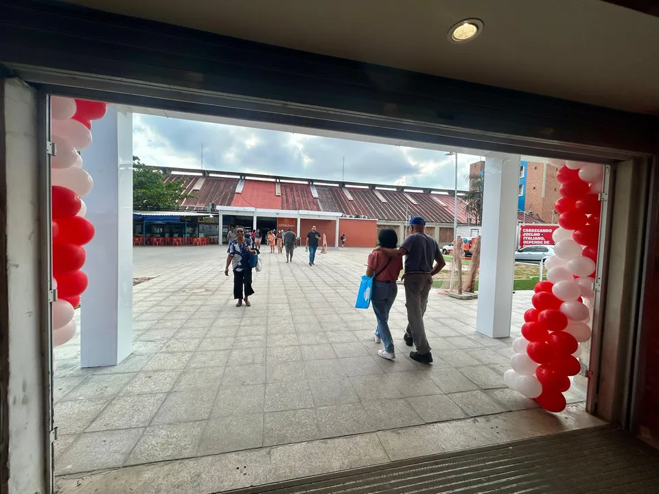 A passagem que da acesso do terminal de Niterói ao shopping Bay Market foi reaberta