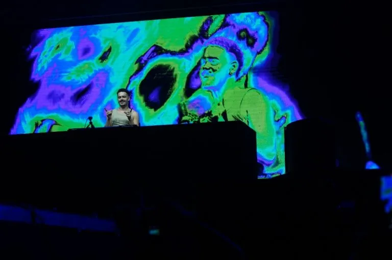 O evento era embalado por músicas dos mais diversos estilos tocadas por um DJ