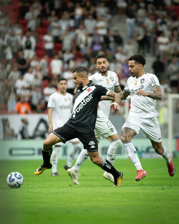 Coutinho se lesionou no duelo diante do Botafogo, no sábado (12)