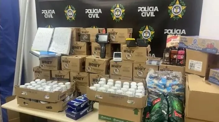 Polícia apreendeu alimentos com validade adulterada e vencida