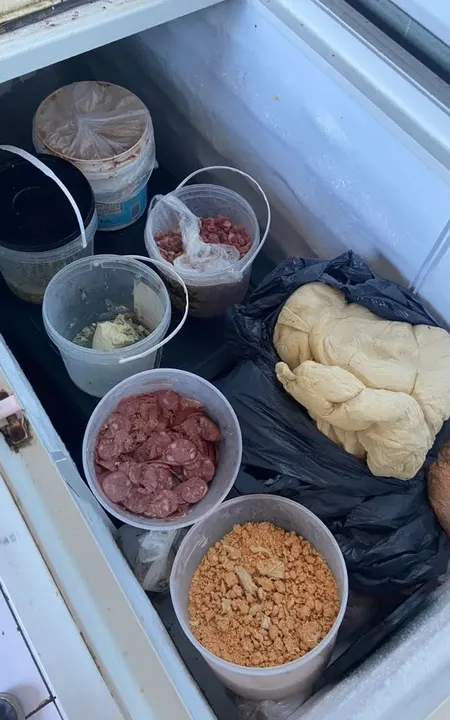 A pizzaria foi encontrada em condições insalubres, com graves irregularidades