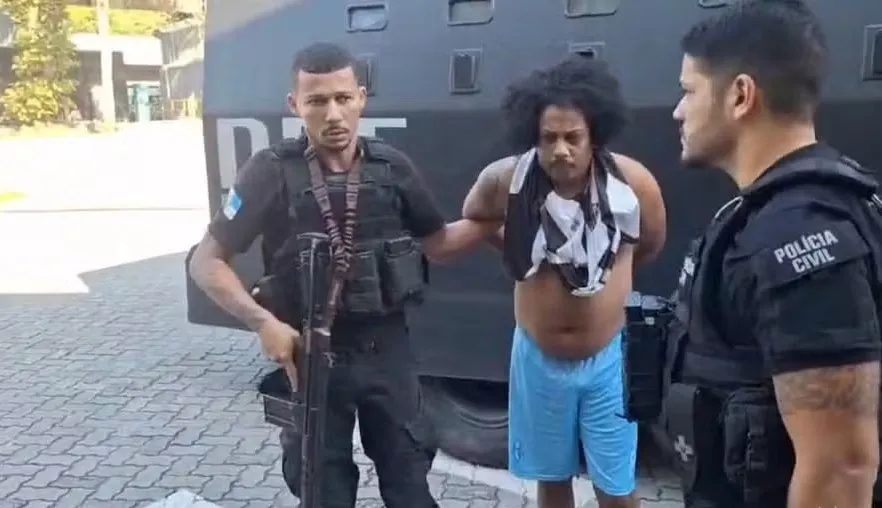 Cleiton Nonato Leal Brito na chegada à Cidade da Polícia