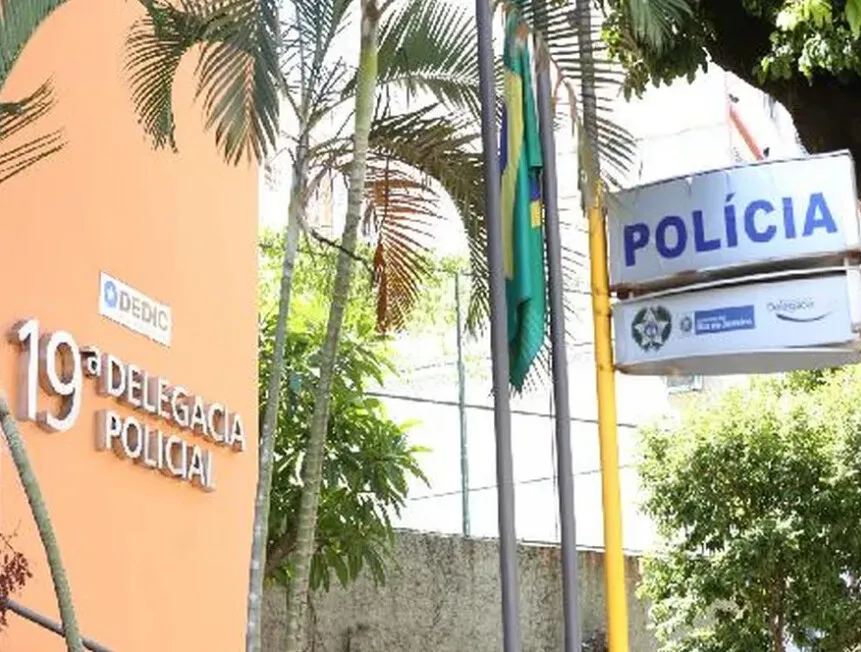 Mulher foi presa por agentes da 19ª DP (Tijuca)