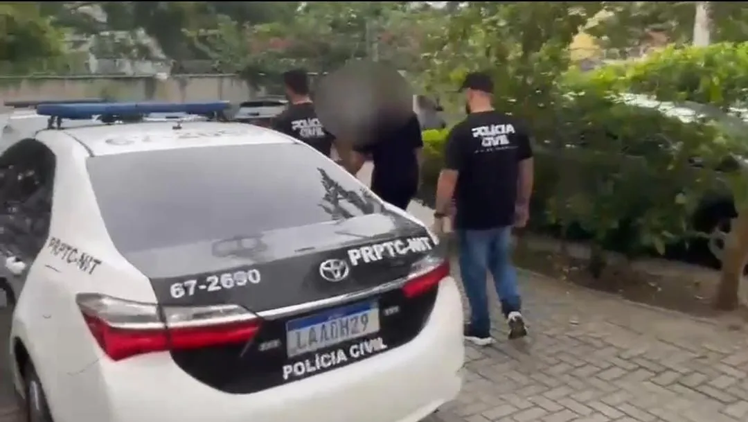 As investigações indicam que o suspeito, vizinho das vítimas, duas crianças de 10 e 11 anos, as atraía para sua residência sob o pretexto de jogar vídeo game