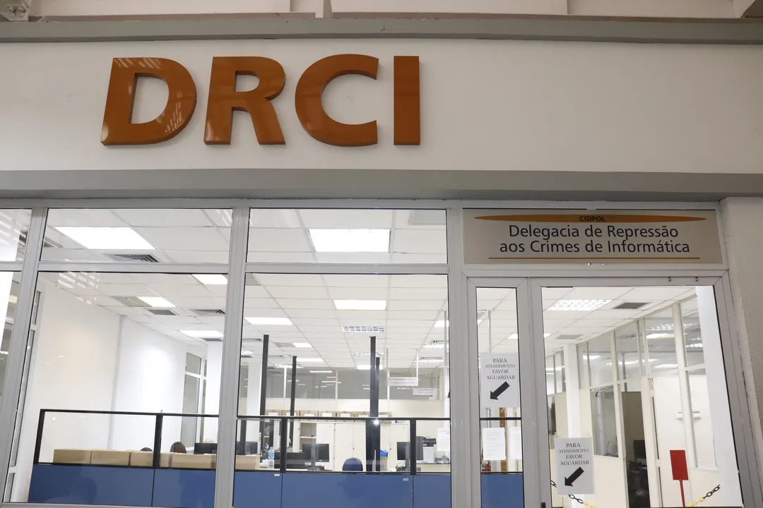 A ação foi realizada por agentes da Delegacia de Repressão aos Crimes de Informática (DRCI)