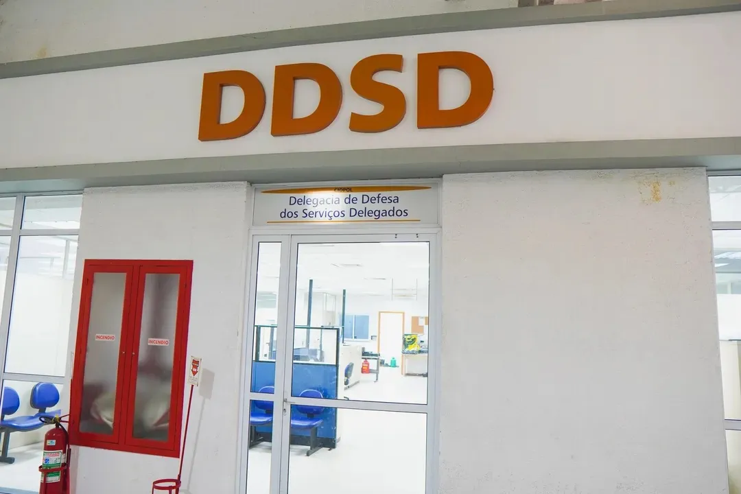 A ação é realizada por policiais da DDSD e da 21ª DP (Bonsucesso)