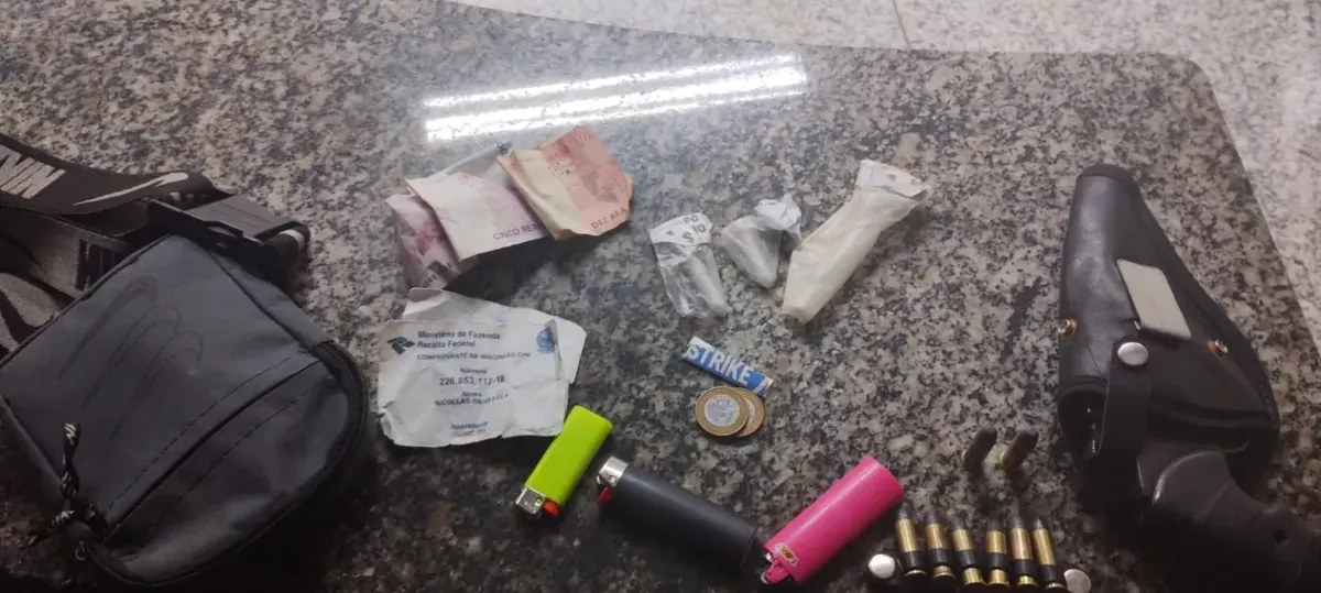 Material apreendido durante a ação policial