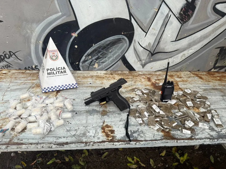 Policiais apreenderam maconha e cocaína na operação