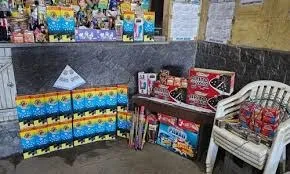 O responsável pelo local não apresentou as licenças para a comercialização dos produtos