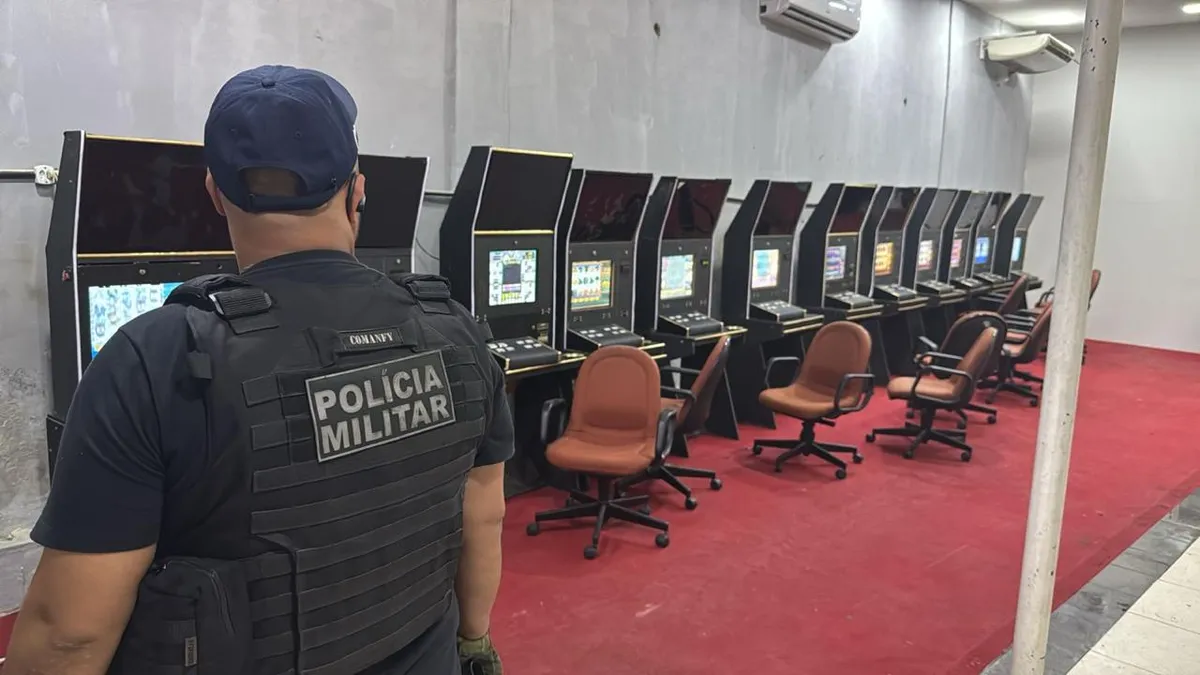 Ao todo, foram apreendidas 12 máquinas caça-níquel
