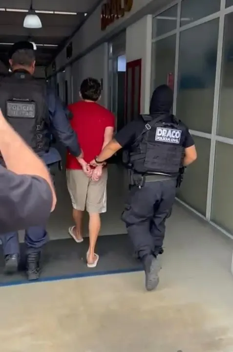 Segundo as investigações, o suspeito seria um dos responsáveis pela atuação da facção Primeiro Grupo Catarinense (PGC) no estado do Paraná