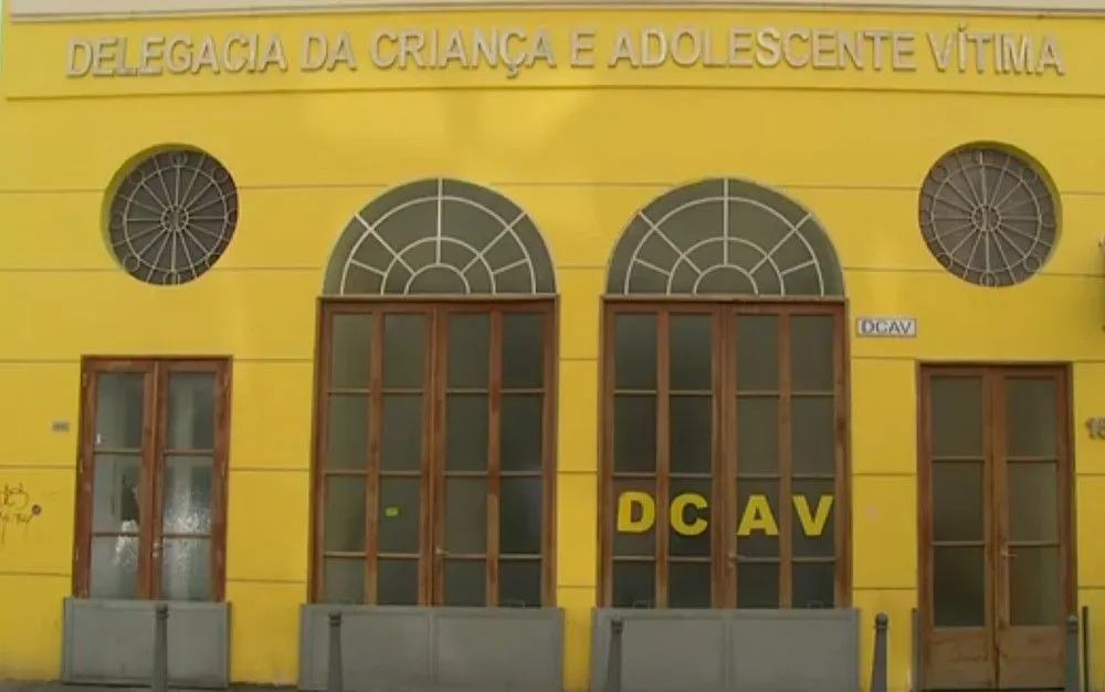 Os policiais realizaram uma ação de campana próxima ao endereço do estabelecimento