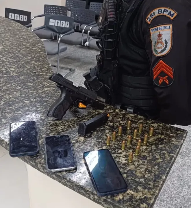 Material confiscado pela polícia