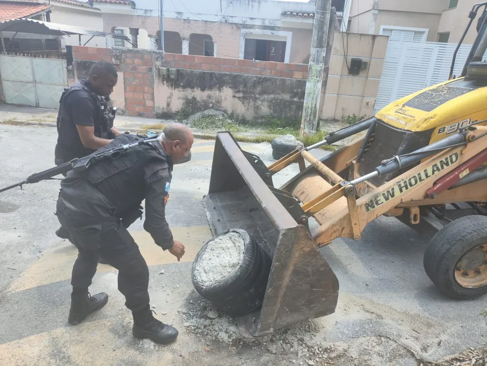 Cerca de 700 kg de material foi removido