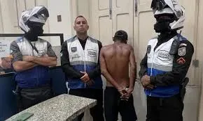 Homem tentou fugir dos policiais, mas foi capturado