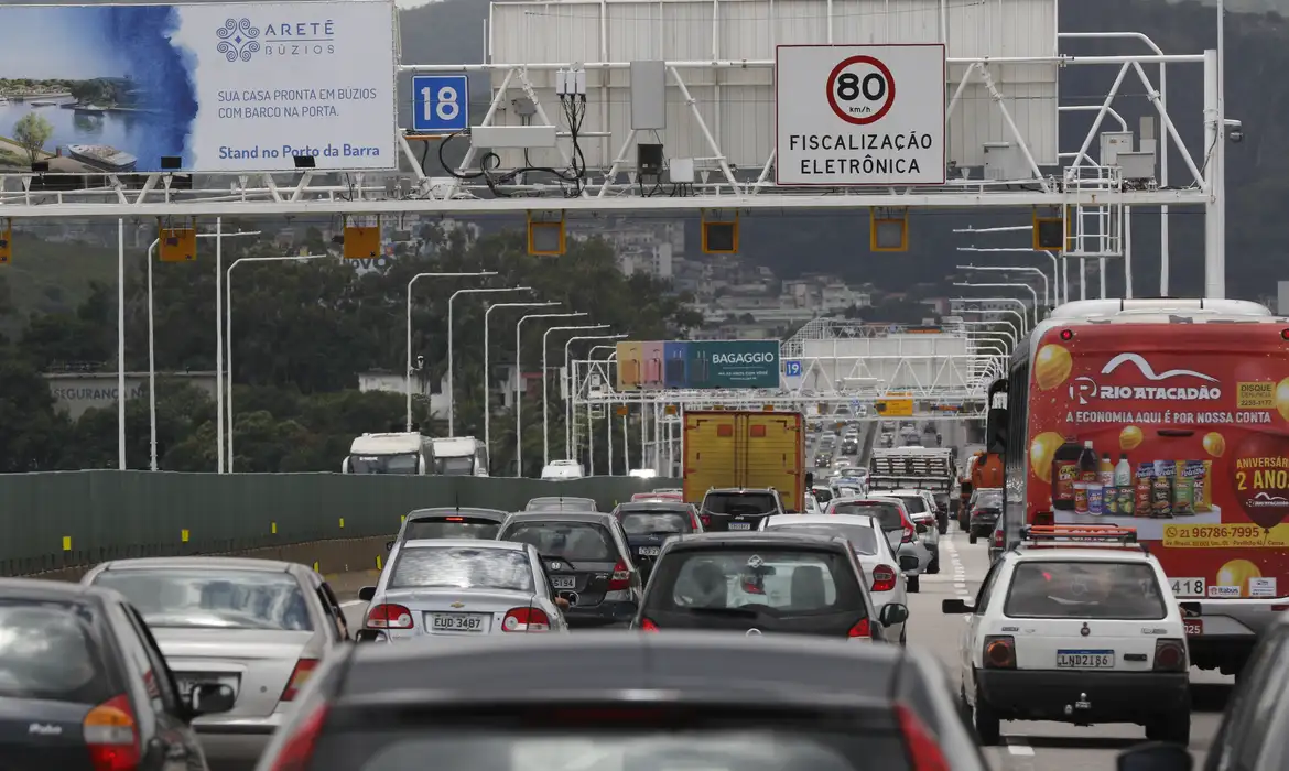 A Ecovias Ponte orienta os motoristas que trafegarem pela via durante a madrugada a redobrarem a atenção