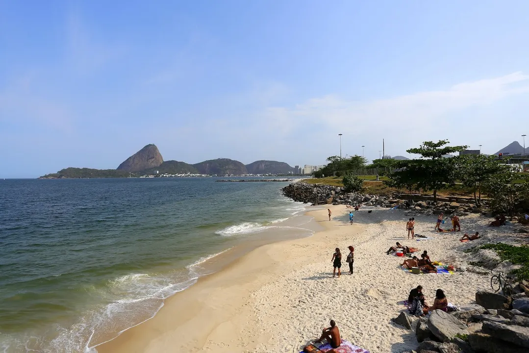 As águas da Baía de Guanabara ganharam destaque em diversas ocasiões