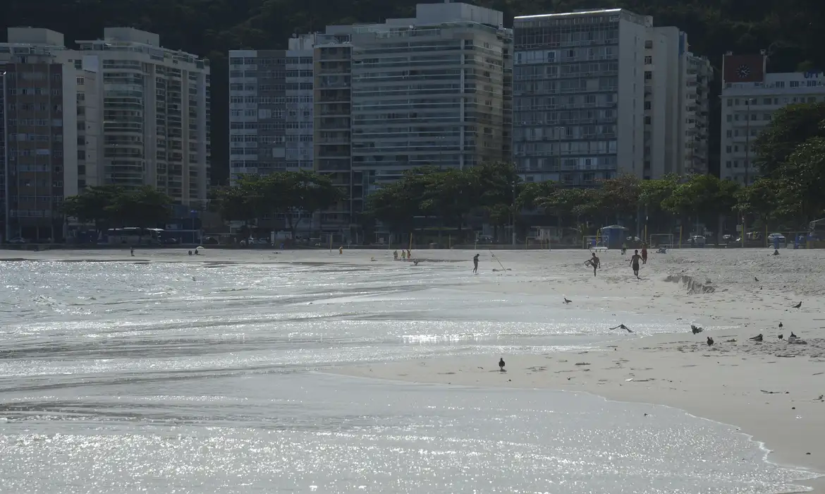 Além da iniciativa esportiva, a Praia de Icaraí também é procurada por ser um dos destinos mais belos da cidade