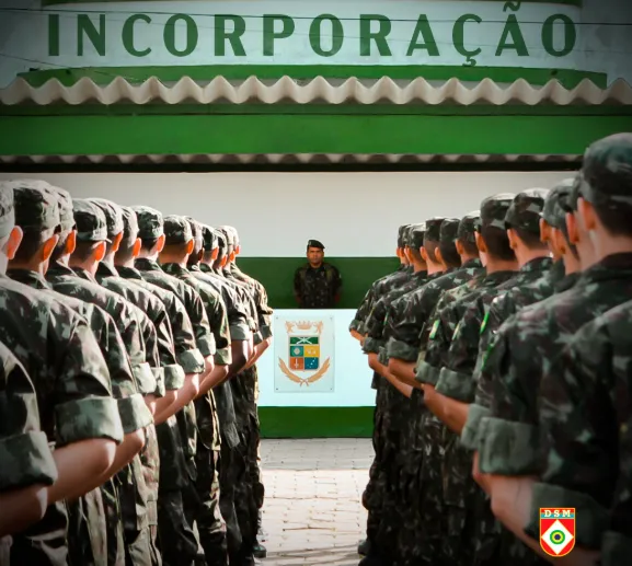 Desde 2003, as fases do processo de recrutamento são as mesmas tanto para a Marinha como para o Exército e a Aeronáutica
