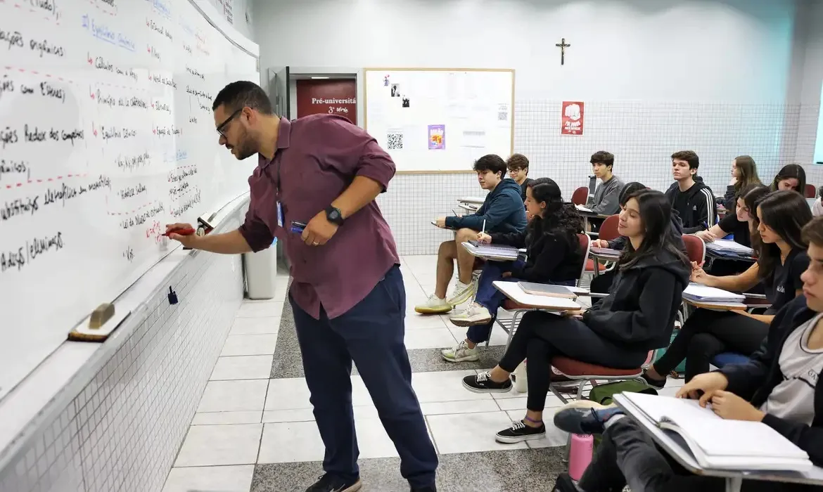 Metade das vagas é reservada ao Fies Social, ocupada por candidatos com renda familiar per capita de até meio salário mínimo