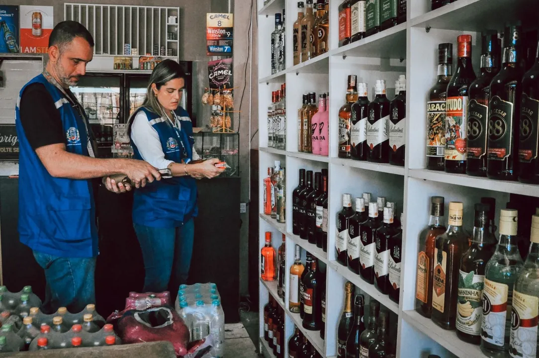 Caso sejam encontrados materiais suspeitos de adulteração,o estabelecimento será notificado e a amostra será encaminhada para análise