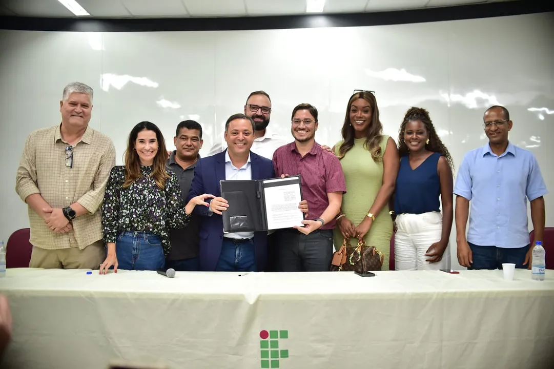 Assinatura do Acordo de Cooperação Técnica para a construção do edifício, pelo prefeito Rodrigo Neves e o reitor IFRJ,  Rafael Almada