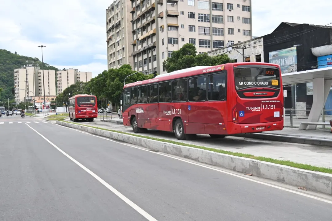 As estações substituem antigos pontos de ônibus na Avenida Visconde do Rio Branco